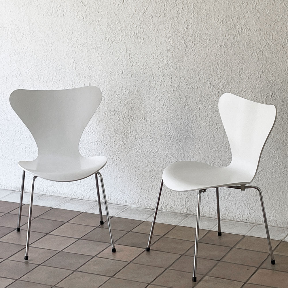 【用賀店】フリッツハンセン Fritz Hansen 3107 セブンチェア ラッカー仕上げ ホワイト スタッキング アルネ・ヤコブセン デンマーク 北欧家具 A&B 計2脚 買取させていただきました。