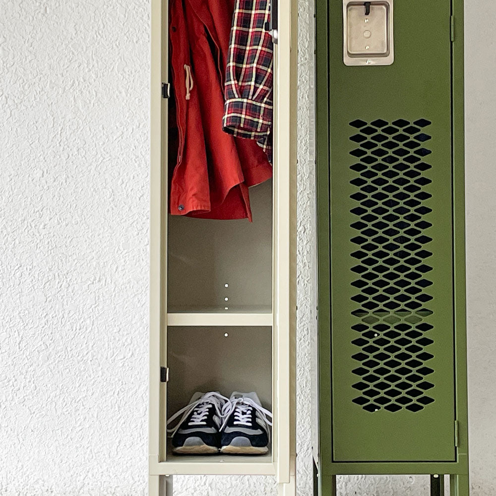 WHOLE EQUIPMENT CATALOG ジェネラルスチールロッカー シングル カーキ＆アイボリー スチールキャビネット インダストリアル 店舗什器 廃番　～思い出も個性もぎゅっと詰め込む～