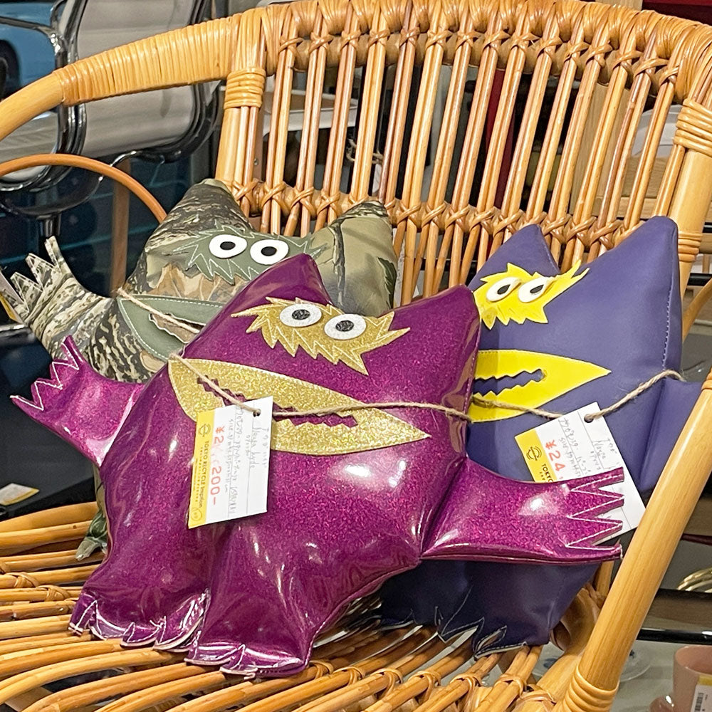 用賀店 今月の店内紹介　～静けさを聴く～