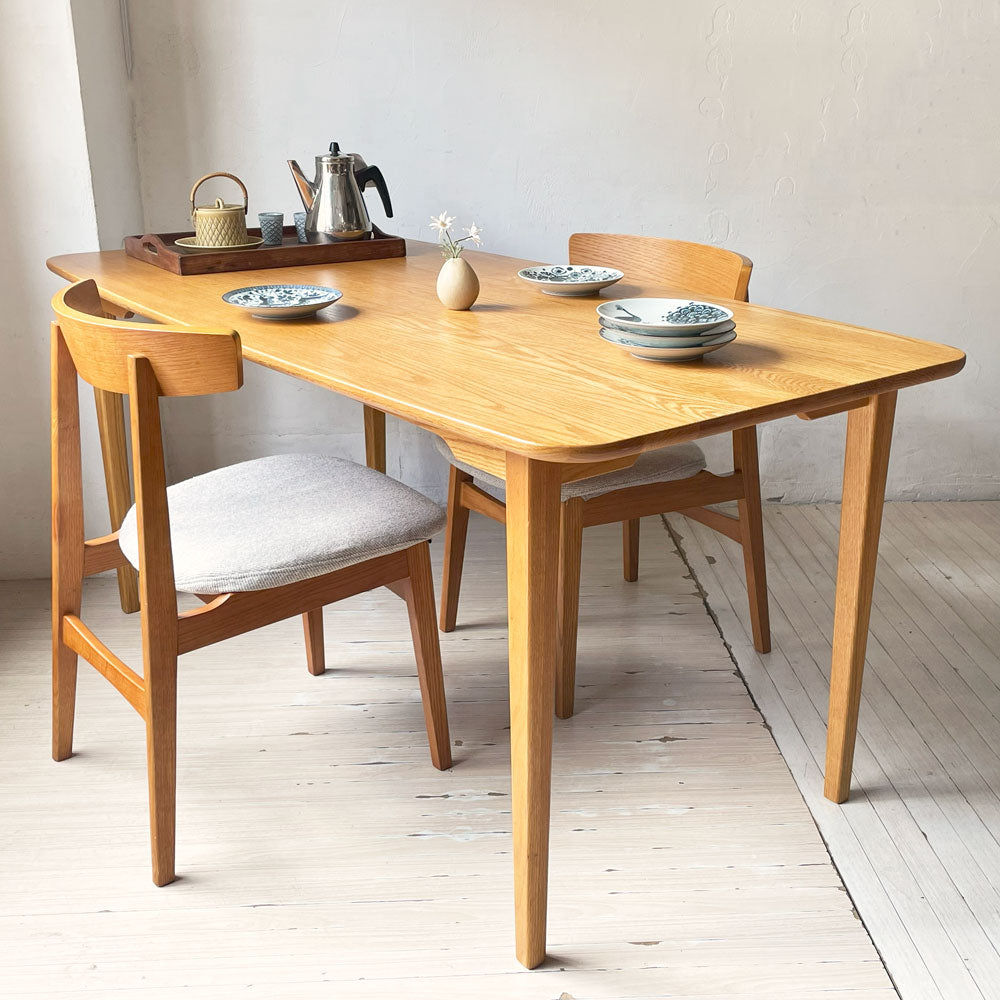 【下北沢店】ウニコ unico トーヴ TOVE ダイニングチェア オーク材 ファブリック 計２脚 / ダイニングテーブル オーク材 W160cm ナチュラル 北欧テイスト 廃盤 買取させていただきました。