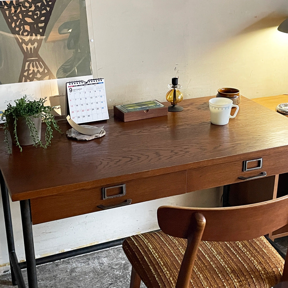 トラックファニチャー TRUCK FURNITURE スット デスク SUTTO DESK ナラ材 x スチール脚 インダストリアルデザイン～「スッと」した佇まいに惹かれて。