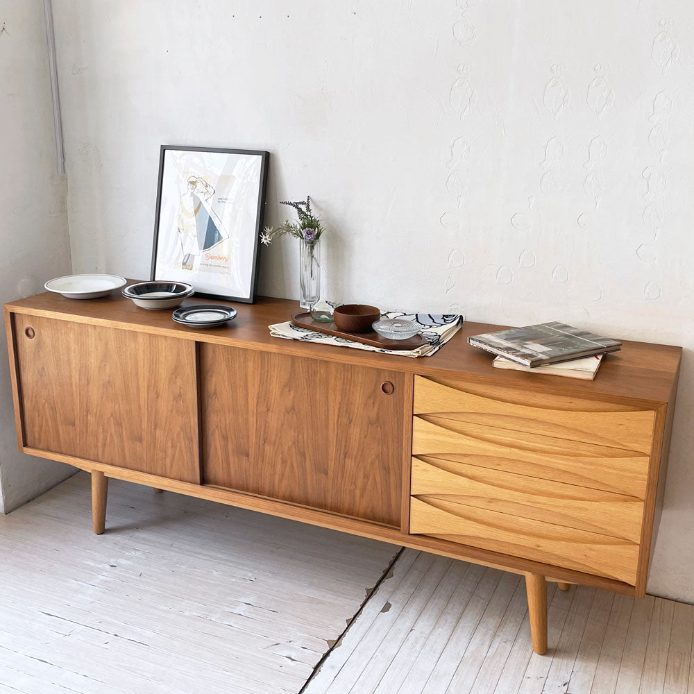 【下北沢店】カーフ karf リーフ Leaf サイドボード ローボード ウォールナット材 オーク材 北欧スタイル 買取させていただきました。