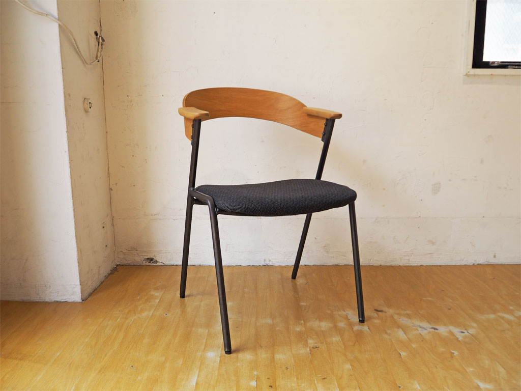 アデペシュ a.depeche ダニス danis ダイニングチェア ショートアーム チャコールモッシュブラック アッシュ材 B 中古品 買い取りしました。