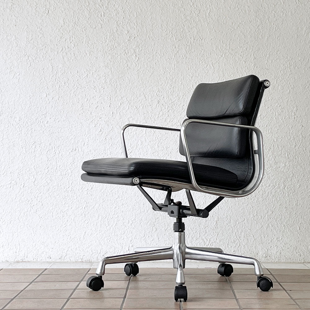  【用賀店】ハーマンミラー Herman Miller ソフトパッドグループ マネジメントチェア ローバック 本革 キャスター 5本脚 イームズ 定価576,400円 買取させていただきました。