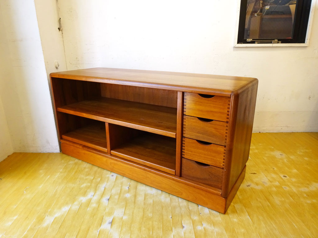 北欧ビンテージ Scandinavian Vintage チーク材 AVボード サイドボード スライドボード 抽斗4杯 W135cm 北欧家具 中古品 買い取りしました。