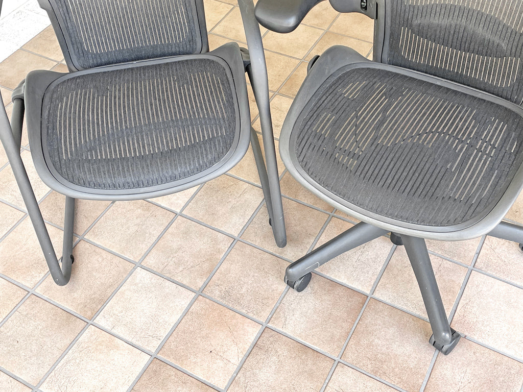 ハーマンミラー Herman Miller アーロンチェア ＆ サイドチェア  ～ あなたはどちら派 ～