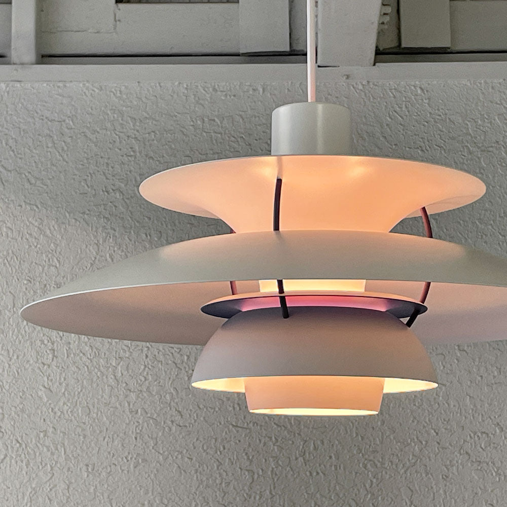  【用賀店】ルイスポールセン Louis Poulsen PH5 ペンダントライト クラシックホワイト ポール・ヘニングセン 北欧 箱付き 新品未使用 買取させていただきました。