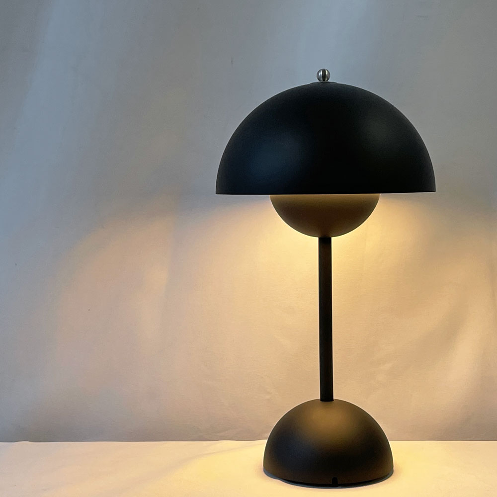  【用賀店】アンドトラディション &Tradition フラワーポット ポータブル Flowerpot VP9 テーブルランプ マットブラック ヴェルナー・パントン 箱付 未使用品 北欧照明 買取させていただきました。