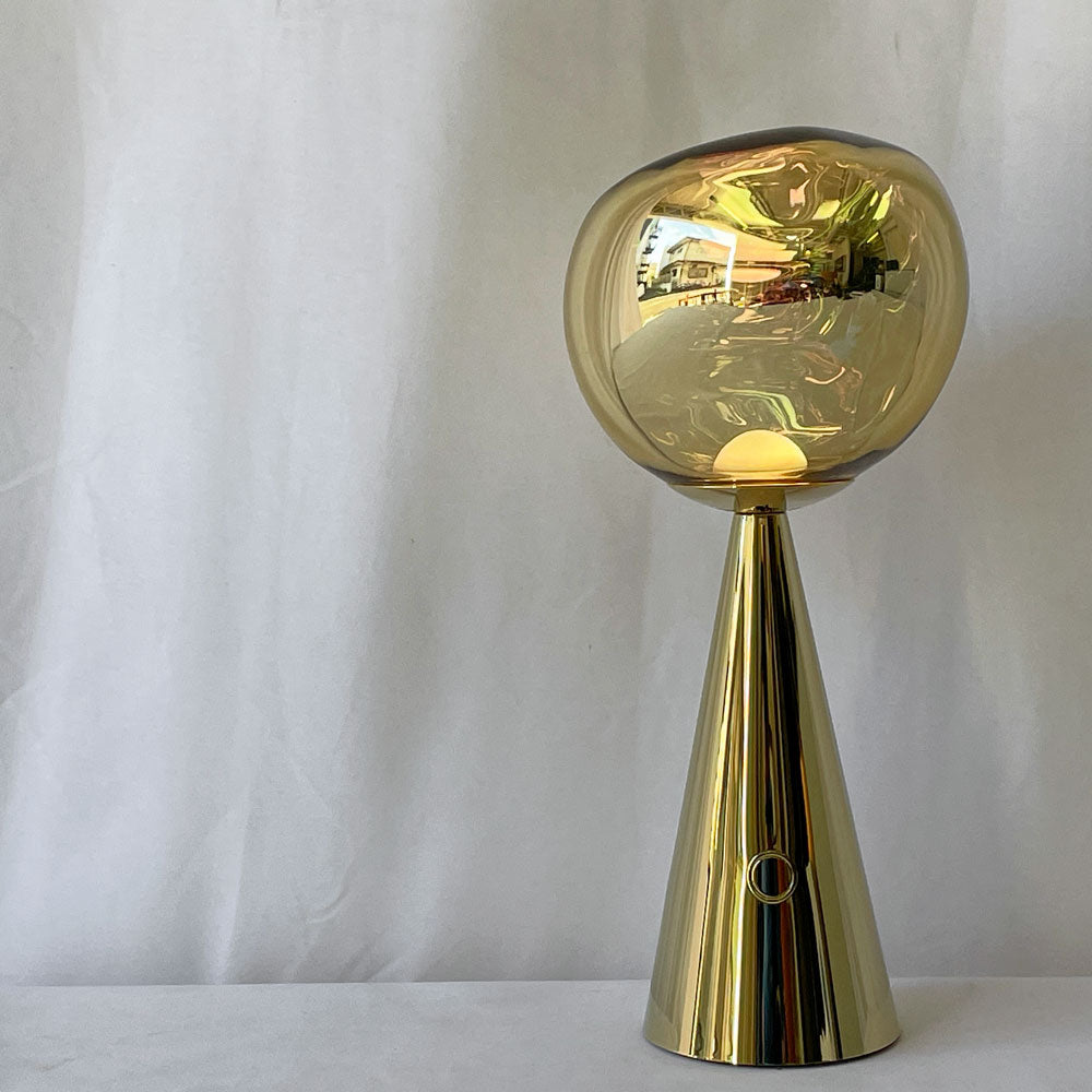  【用賀店】トムディクソン Tom Dixon メルトポータブル MELT PORTABLE ゴールド 内蔵LED テーブルライト 間接照明 未使用品 箱付 定価¥49,500- 買取させていただきました。