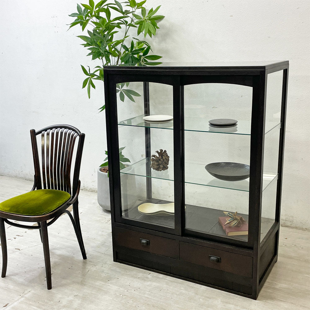 【祖師ヶ谷大蔵店】ジャパンビンテージ Japan Vintage 古い木味のガラスショーケース ディスプレイラック キュリオケース 陳列棚 3段 抽斗２杯 古家具 買取させていただきました。