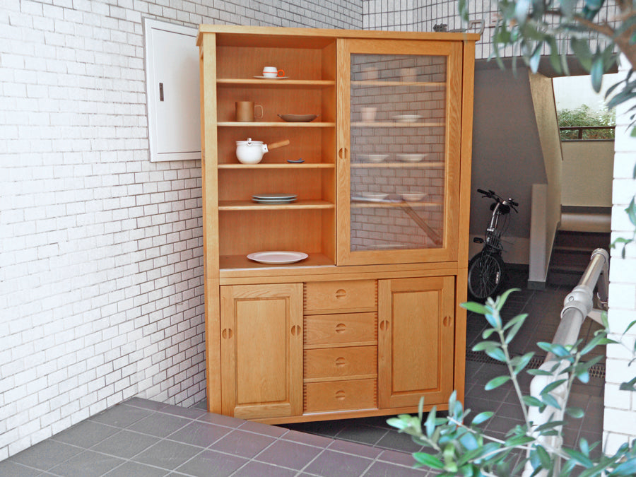 上坂木材 杜 食器棚 カップボード 引き戸 楢材 ～技術と素材が与えるデザイン～