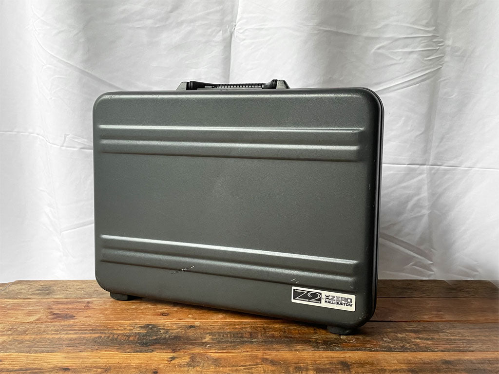 ゼロハリバートン ZERO HALLIBURTON Z2 トランク アタッシュケース ガンメタル ダイヤルロック 90s 中古品 買い取りしました。