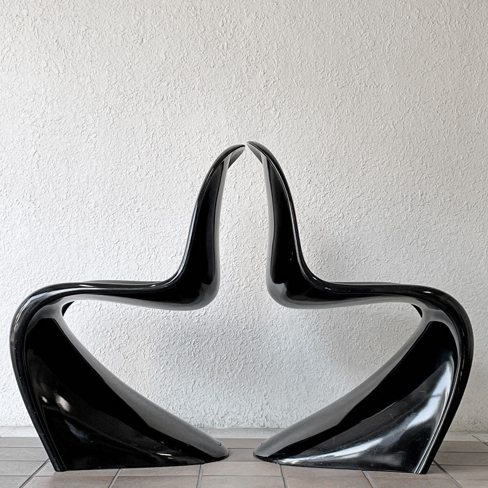  【用賀店】ヴィトラ vitra パントンチェア ビンテージ ヴェルナーパントン Verner Panton ブラック 1984年製 スペースエイジ ミッドセンチュリー A＆B 計2脚 買取させていただきました。