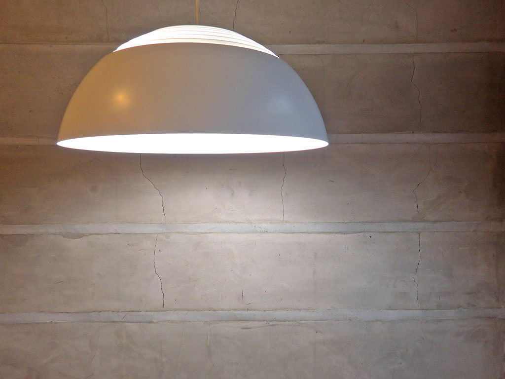 ルイスポールセン Louis Poulsen AJロイヤル AJ ROYAL 500 ホワイト アルネ・ヤコブセン Arne Jacobsen ペンダントライト 中古品 買い取りしました。