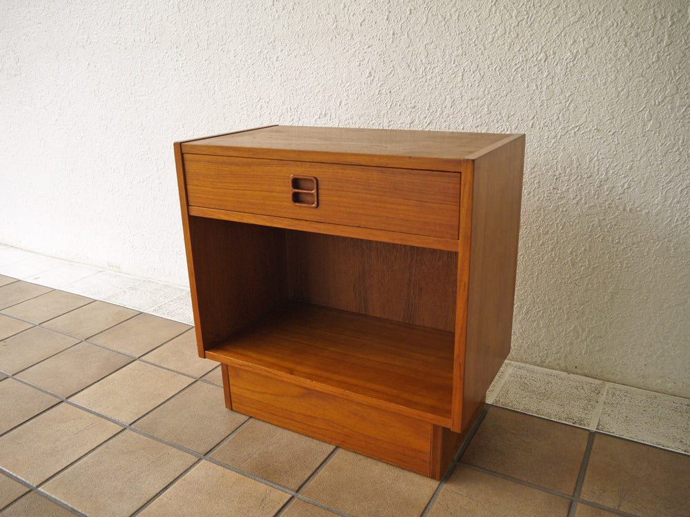 デンマークヴィンテージ Danish Vintage ナイトテーブル サイドテーブル ミニチェスト チーク材 北欧  中古品 買い取りしました。