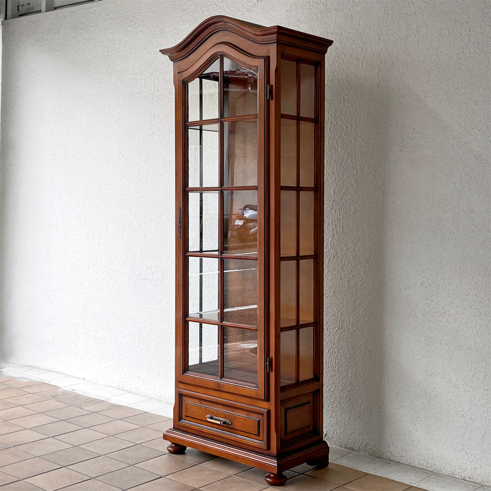  【用賀店】ヨーロピアンクラシカルデザイン キュリオケース 飾り棚 キャビネット 3面ガラス 抽斗一杯 鍵付き 買取させていただきました。