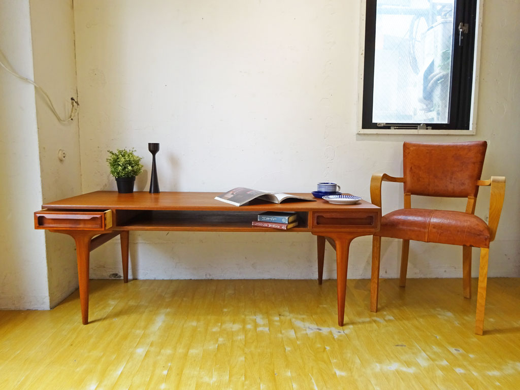 ヨハネス アンダーセン Johannes Andersen ビンテージ チーク材 コーヒーテーブル Coffee table 60's ～ 生命を感じさせる美しいフォルムが特徴のデンマークデザイナー