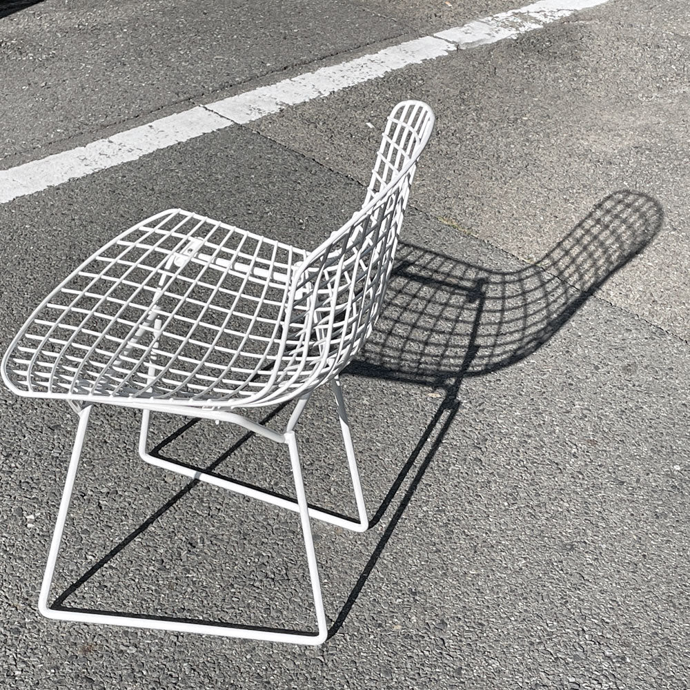 ノル Knoll 420 サイドチェア ワイヤーチェア ホワイト レッド フルカバー ハリー・ベルトイア Harry Bertoia ミッドセンチュリー 名作椅子　～軽やかで、機能的で、そしてどこか風情がある佇まい。～