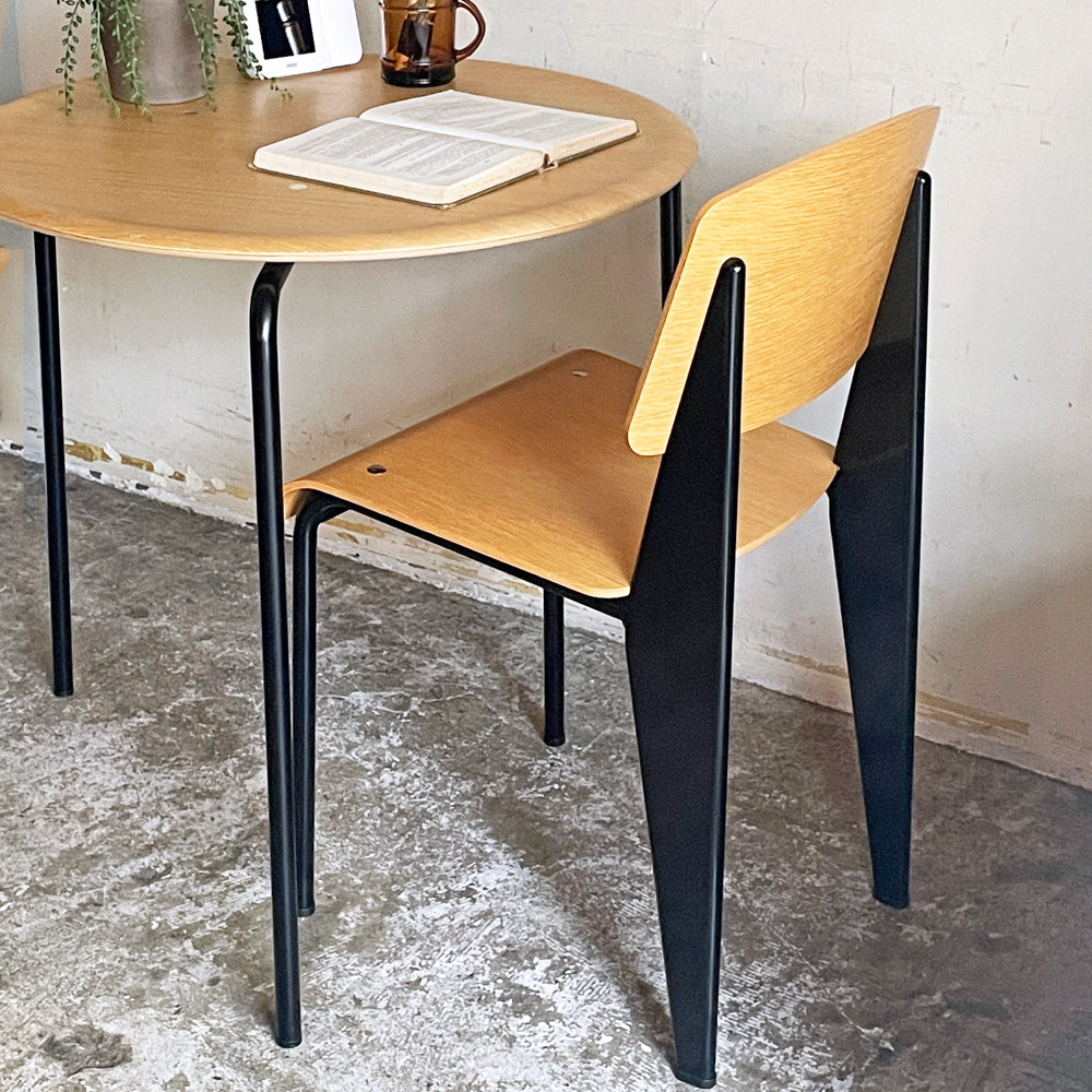 【自由が丘店】ヴィトラ vitra スタンダードチェア Standard Chair ナチュラルオーク × ディープブラック ジャン・プルーヴェ Jean Prouve フランス 名作椅子 定価￥138,600-  買取させていただきました。