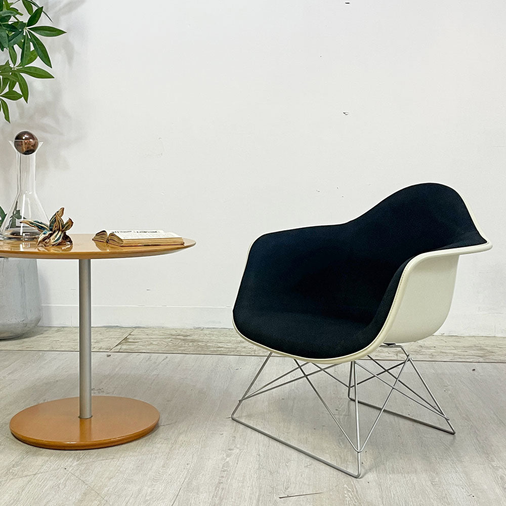 【祖師ヶ谷大蔵店】ハーマンミラー Herman Miller アームシェルチェア 現行FRP製 アプホルスター ブラック キャッツクレイドル ラウンジベース イームズ 買取させていただきました。