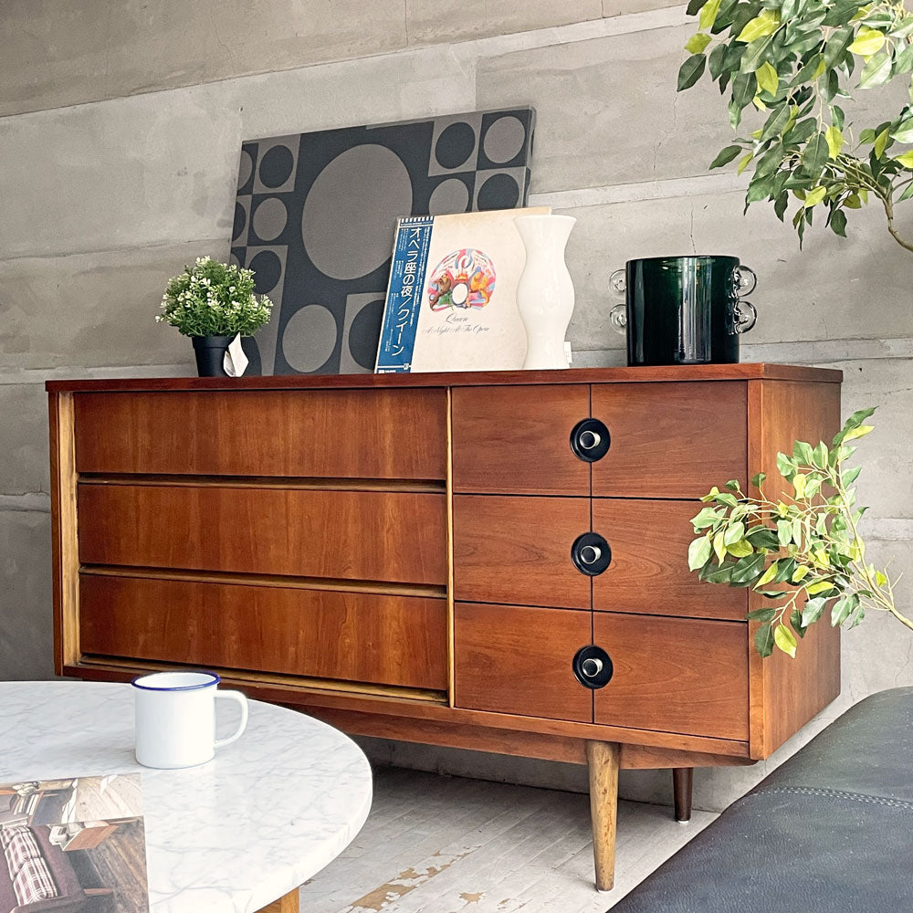 【学芸大学店】スタンレーファニチャー Stanley Furniture ウォールナット材 サイドボード  USビンテージ ミッドセンチュリー 米国 店舗什器 買取させていただきました。