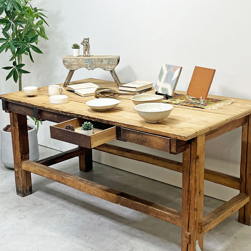 【祖師ヶ谷大蔵店】ヨーロッパビンテージ Europa vintage 木製 無垢材 ワークテーブル デスク 作業台 W159cm 抽斗8杯 アンティーク 木味 ディスプレイ台 店舗什器 買取させていただきました。