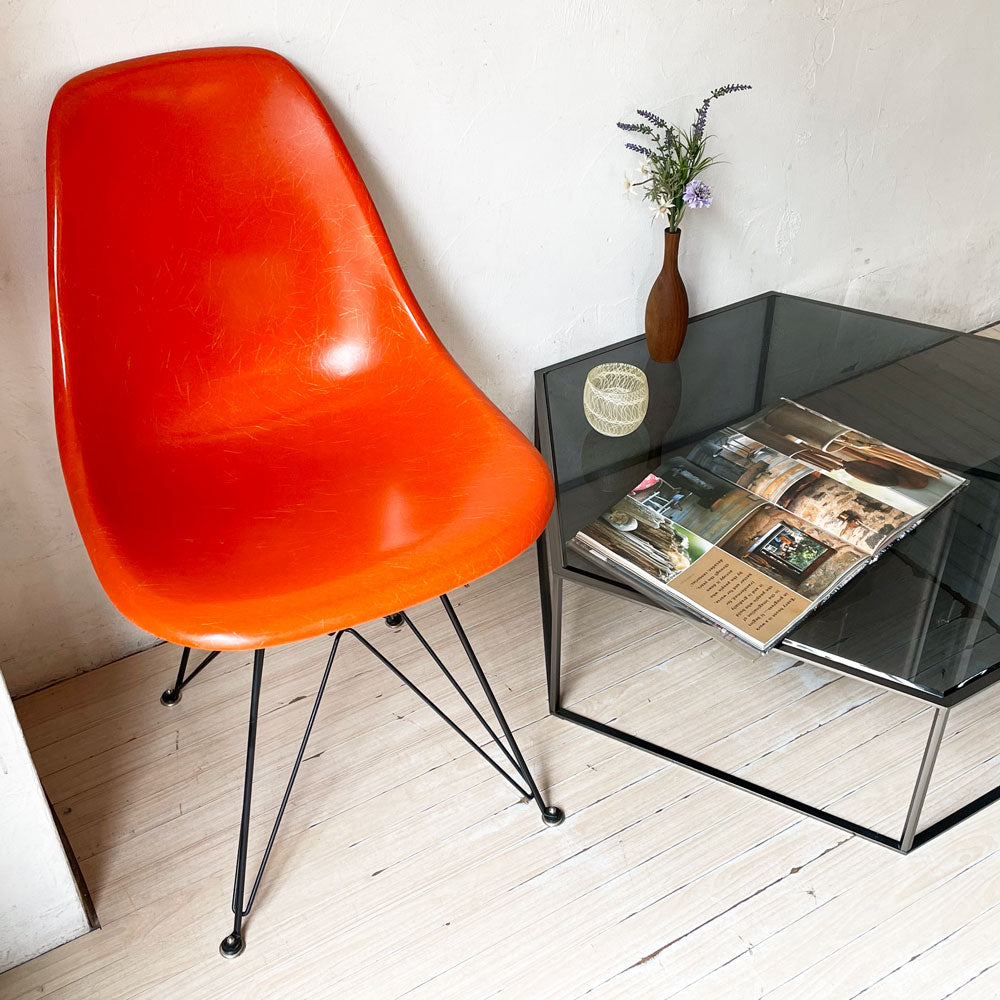 【下北沢店】ハーマンミラー Herman Miller サイドシェルチェア 現行 FRP オレンジ エッフェルベース イームズ 買取させていただきました。