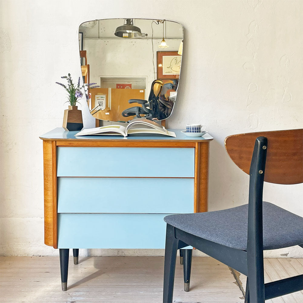 【下北沢店】UKビンテージ Vintage HOMEWORTHY ドレッサーチェスト ミラー付き メラミントップ ミッドセンチュリー Lloyd's Antiques購入品 買取させていただきました。