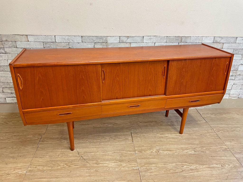 Aerthoj Jensen & Molholm Herning デンマークビンテージ Danish Vintage サイドボード キャビネット チーク材 W180 棚板1枚欠品 北欧家具 中古品 買い取りしました。