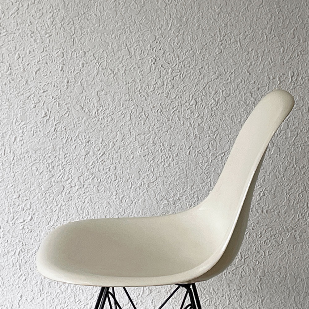 ハーマンミラー Herman Miller サイドシェルチェア セカンド 2nd ビンテージ FRP製 パーチメント エッフェルベース C&R イームズ ミッドセンチュリー　～世界を代表するチェア～