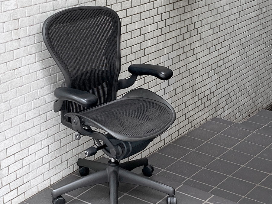 ハーマンミラー Herman Miller アーロンチェア Bサイズ スタンダード ランバーサポート クラシックカーボン グラファイトベース ～新しいスタンダード～