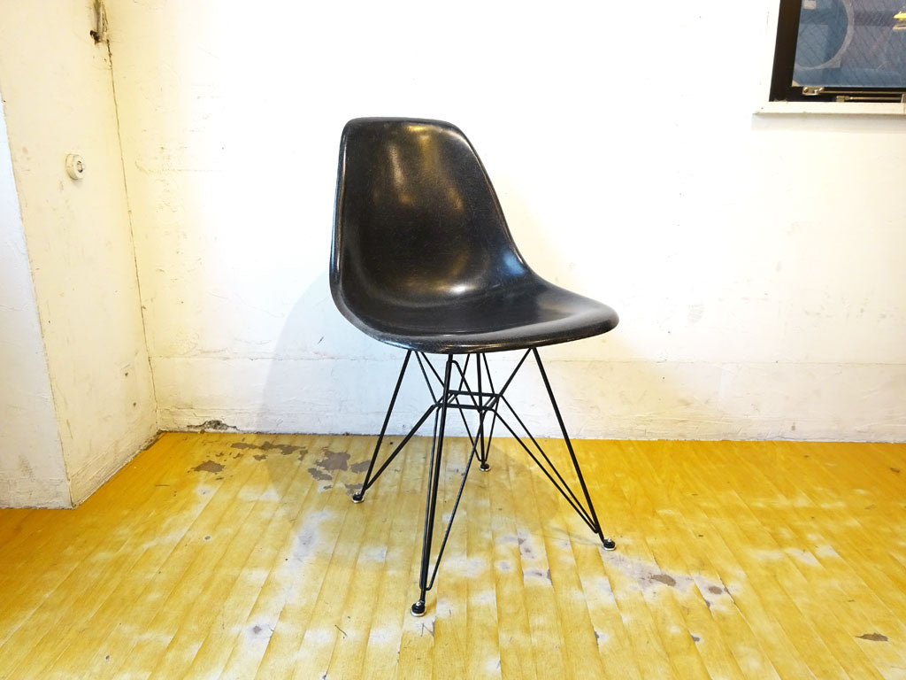 ハーマンミラー Herman Miller サイドシェルチェア 現行 FRP ブラック エッフェルベース イームズ B 下北沢店 中古品 買い取りしました。