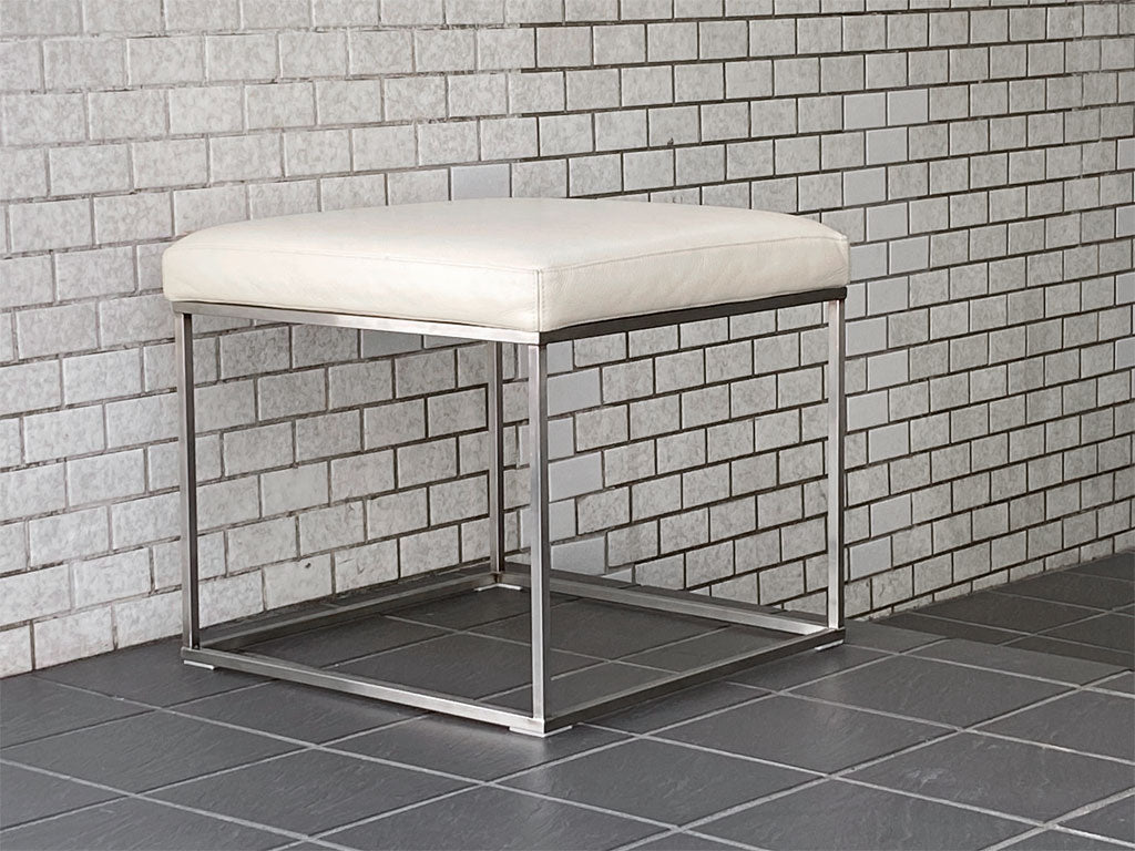 カッシーナ イクスシー Cassina ixc. イル ILE スツール オットマン ホワイト ピエロ・リッソーニ シンプルモダン 中古品 買い取りしました。