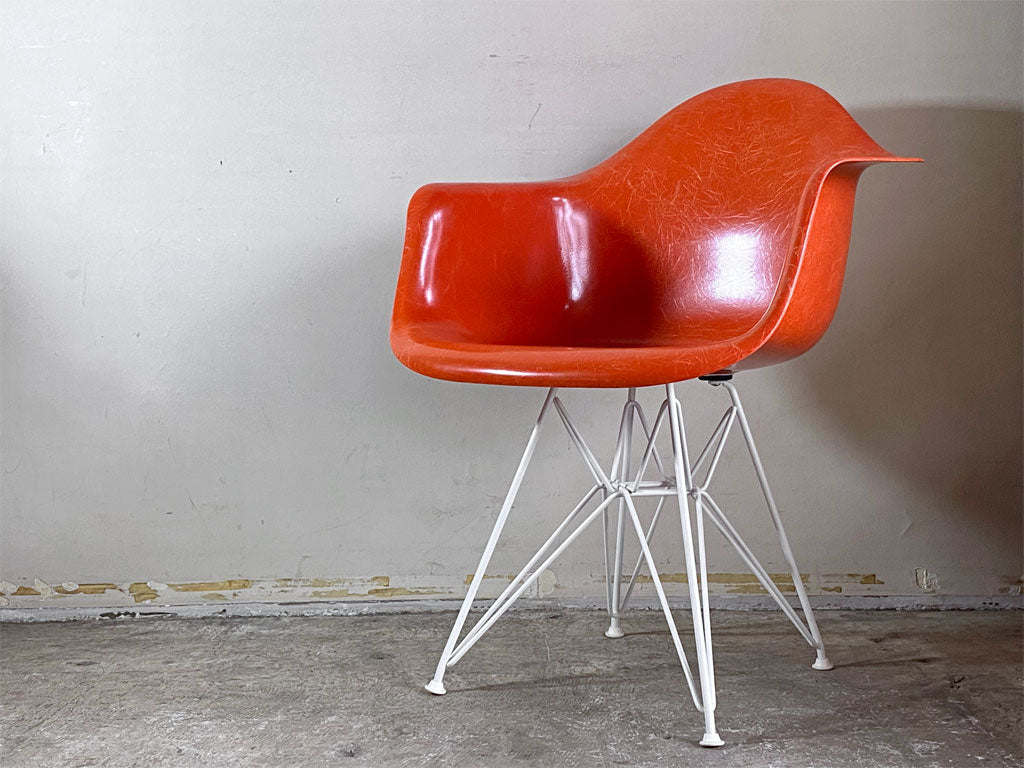 ハーマンミラー Herman Miller アームシェルチェア DAR 現行FRP製 オレンジ エッフェルベース C&R イームズ ミッドセンチュリー 中古品 買い取りしました。