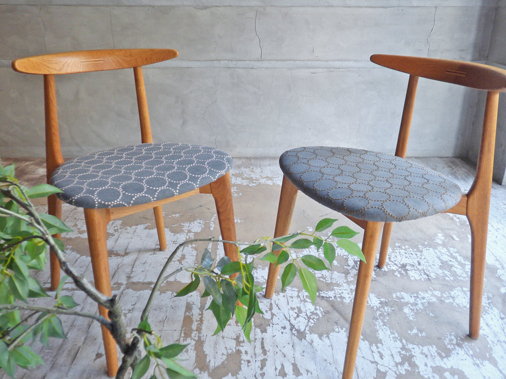 オーク無垢材 ダイニングチェア シートファブリック ミナペルホネン mina perhonen タンバリン tambourin 生地 張り替え ～つづいてゆく暮らしに～