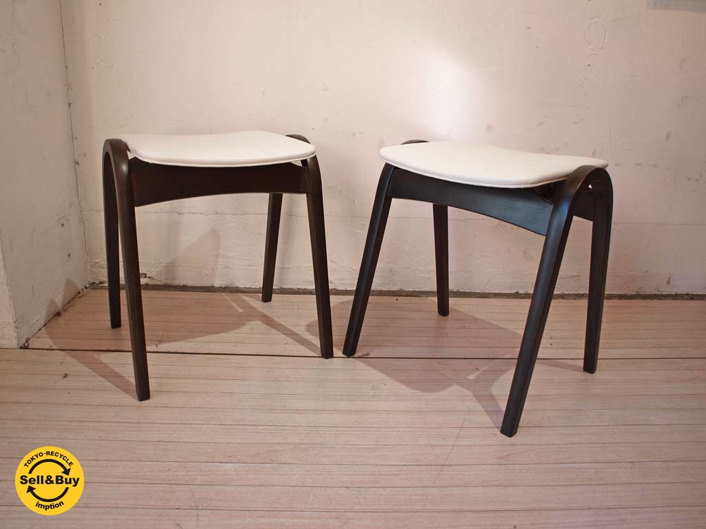秋田木工 Akimoku スツール No.202 剣持スツール ブラウン×ホワイト PVC  IDC大塚家具 中古品 買い取りしました。下北沢店 出張買取もお任せ下さい。