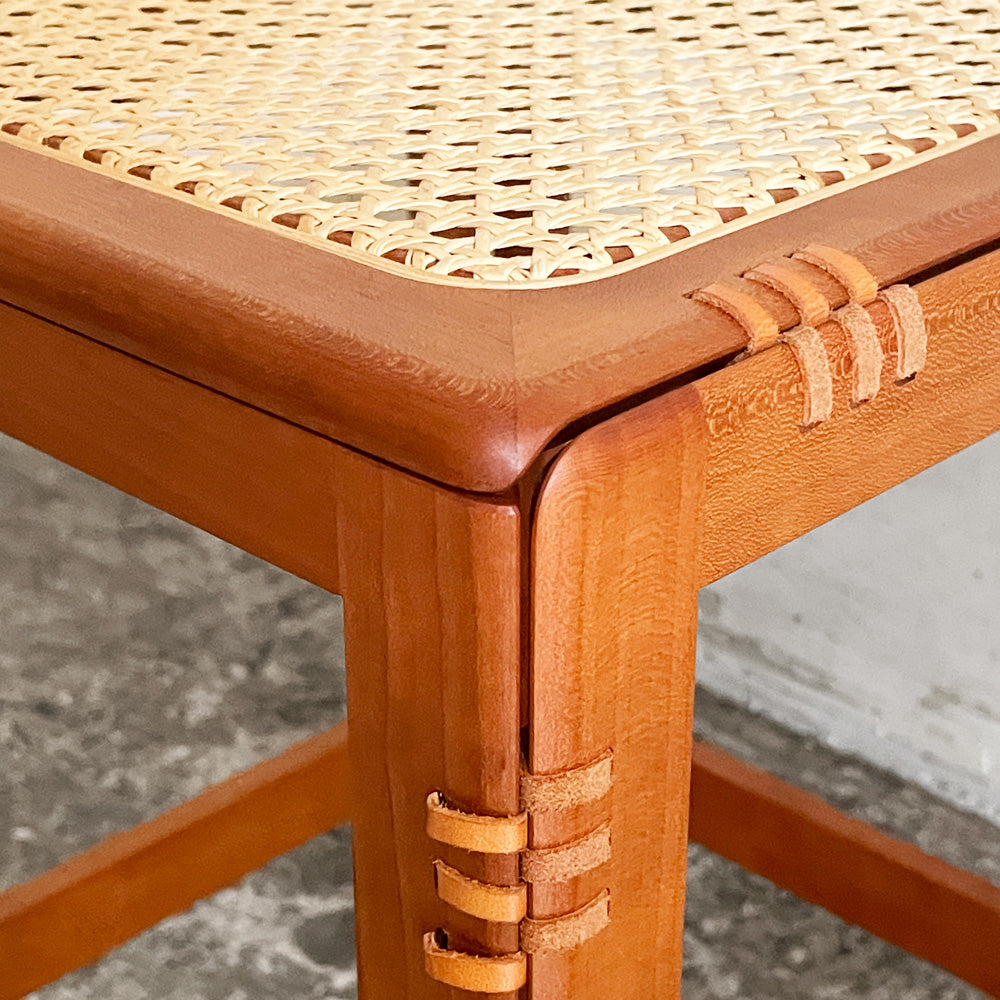 平山日用品店 パトル スツール patol stool スタンダード 籐張りスツール フォールディング 折り畳み ブラックチェリー無垢材～受け継がれる技術が生む、現代の家具