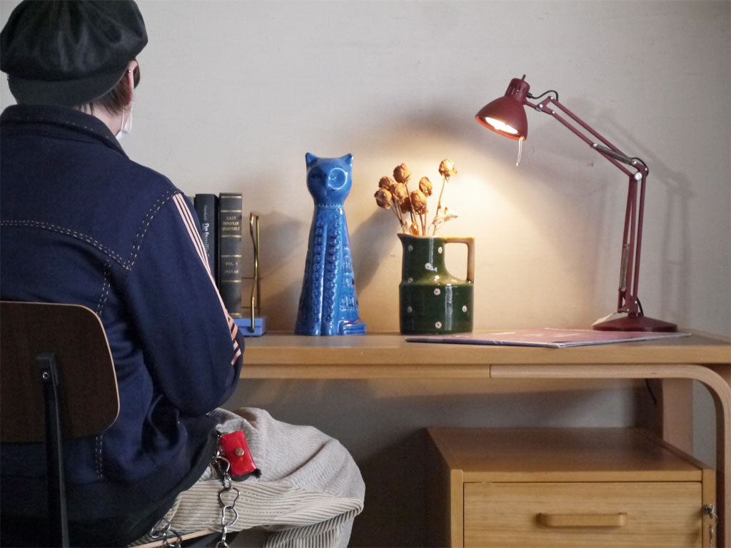 マグナスオルセン Magnus Olesen デスク ビーチ材 リノリウムトップ R・ティエセン ＆ J・ソーレンセン デンマーク 北欧家具 ～軽やかでしなやか、そして丈夫～