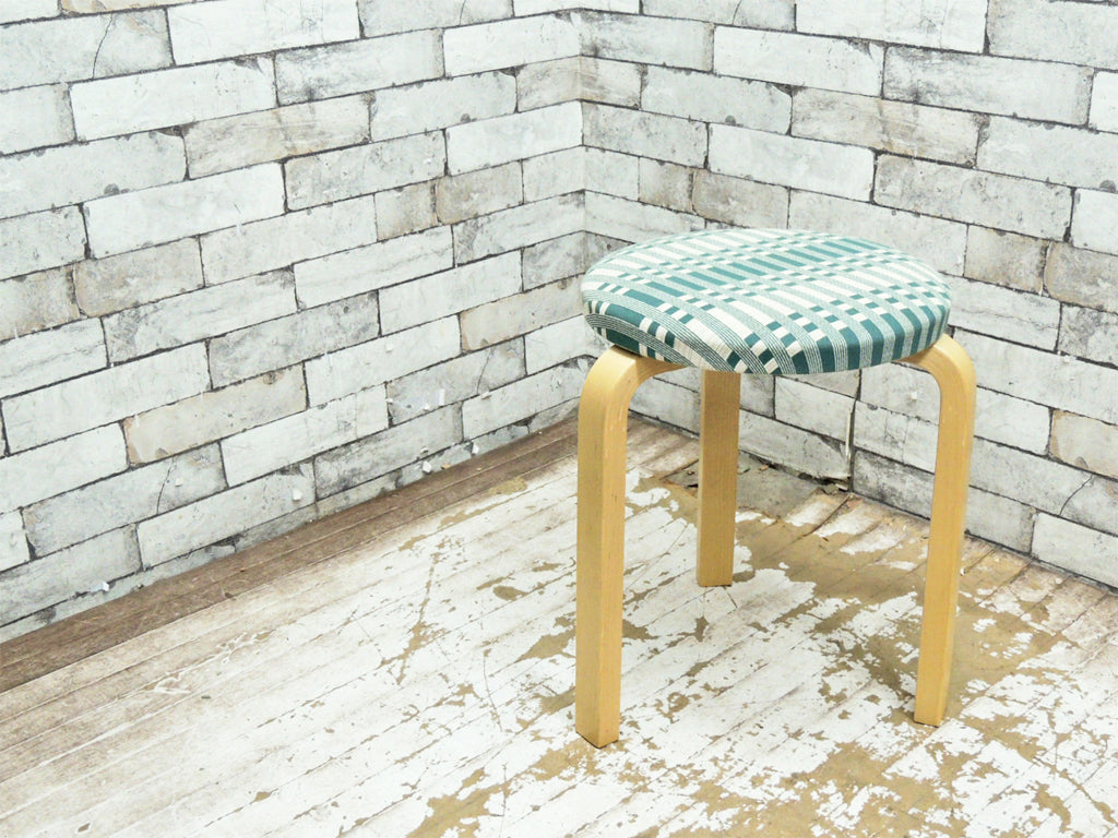 アルテック Artek Stool60 スツール チェック生地 グリーン アルヴァ・アアルト 北欧家具 証明書付 中古品 買い取りしました。