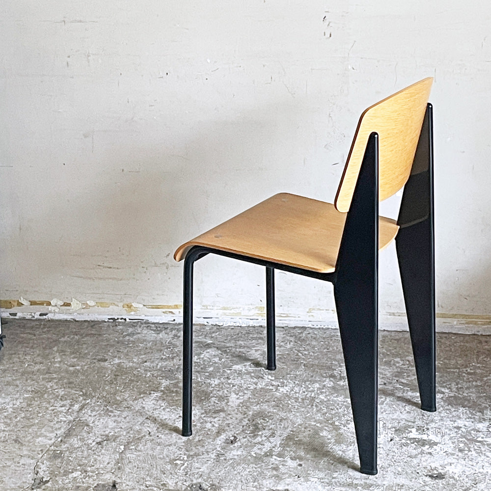 ヴィトラ vitra スタンダードチェア Standard Chair ナチュラルオーク × ディープブラック ジャン・プルーヴェ Jean Prouve フランス 名作椅子 定価￥138,600- ～ 追い求めた先のスタンダード ～