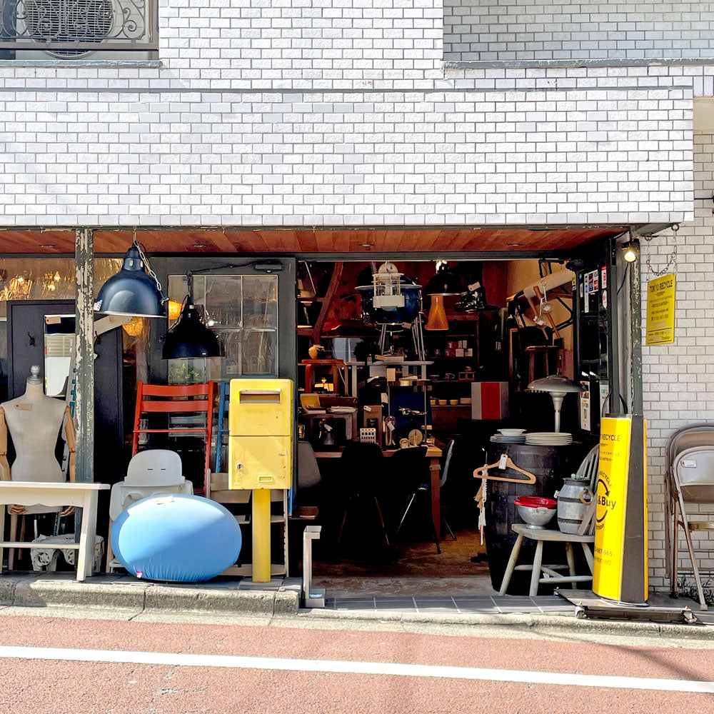 自由が丘店 今月の店内紹介 ～名作からプリミティブまで楽しめる空間～