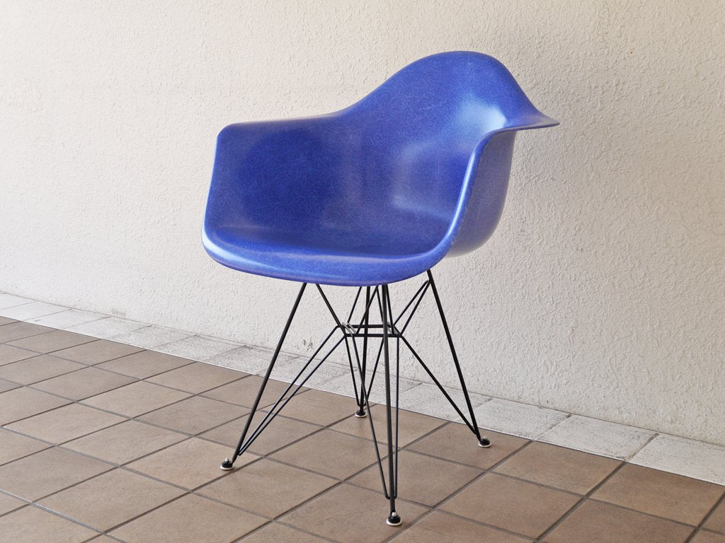 ハーマンミラー Herman Miller アームシェルチェア 現行FRP製 ブルー 1stタイプ ブラック エッフェルベース C&R イームズ DAR ミッドセンチュリー  中古品 買い取りしました。