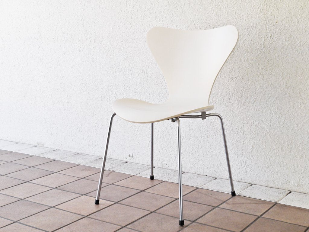 フリッツハンセン Fritz Hansen セブンチェア ホワイトラッカー アルネ・ヤコブセン Arne Jacobsen デンマーク 北欧家具 中古品 買い取りしました。