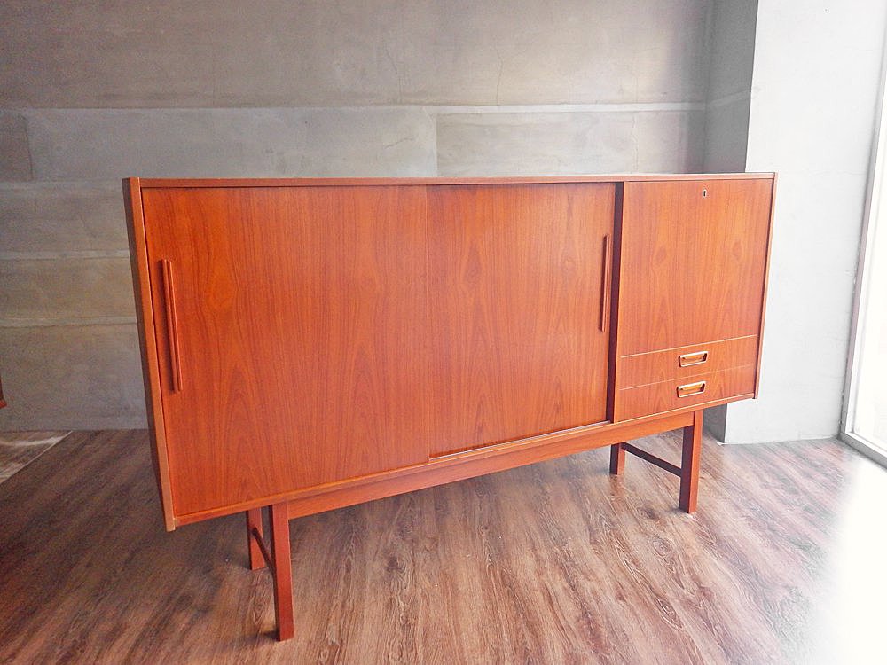 北欧ビンテージ Scandinavian Vintage チーク材 サイドボード キャビネット 鍵付き 北欧家具 中古品 買い取りしました。