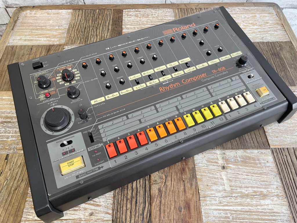 ローランド Roland TR-808 Rhythm Composer リズムマシン ドラムマシン シーケンサー 80’s ビンテージ 名機 オーバーホール レストア済 ～ プロからアマ、ジャンルを超えたミュージシャンらから愛された名機中の名機 ～