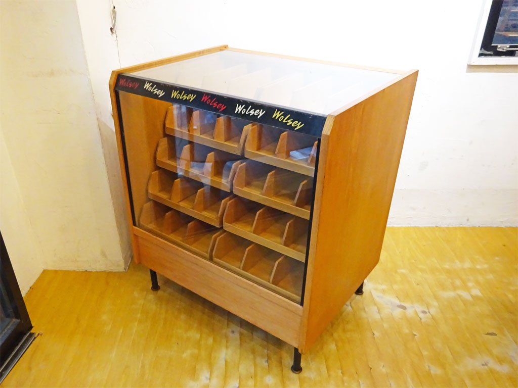 UKビンテージ ウォルシー ショップディスプレイケース Wolsey sox display shop counter 店舗什器 カウンター 中古品 買い取りしました。