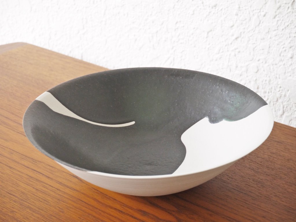吉田直嗣 Naotsugu Yoshida 大鉢 ボウル 25cm 鉄釉 モノトーン 現代作家 うつわ 中古品 買い取りしました。