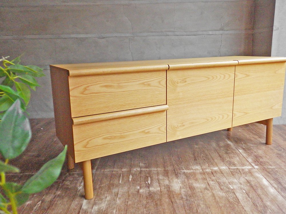 イデー IDEE スティルト サイドボード L ナチュラル STILT SIDEBOARD L Natural ナラ材 定価 : ￥89,000- ♪～ナラ材のナチュラルな風合いが際立つ～