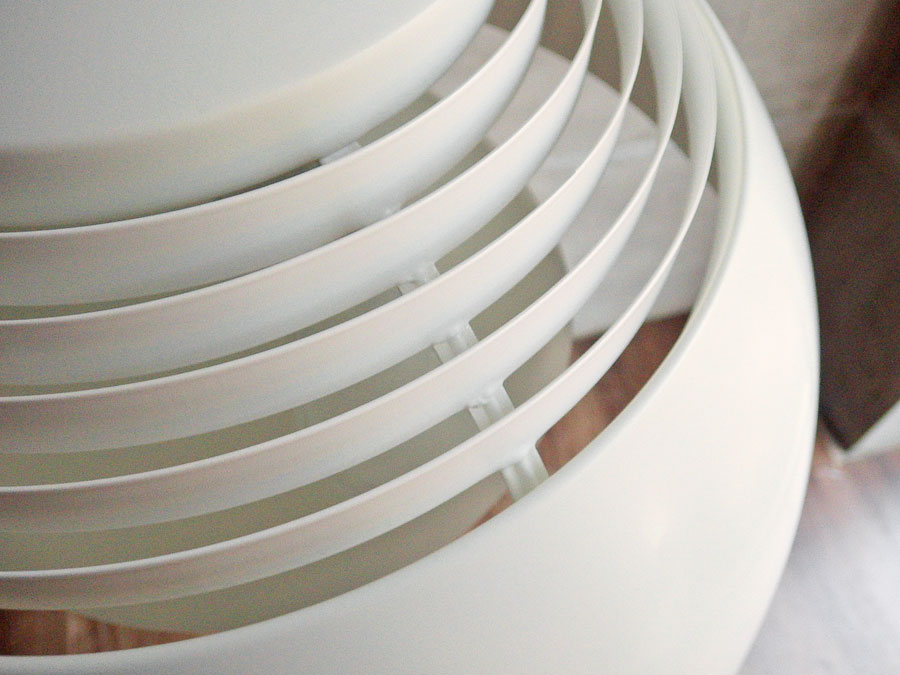 ルイスポールセン Louis Poulsen AJロイヤル AJ ROYAL 500 ホワイト アルネ・ヤコブセン Arne Jacobsen ペンダントライト ～いつまでも「新鮮」であり続ける理由～