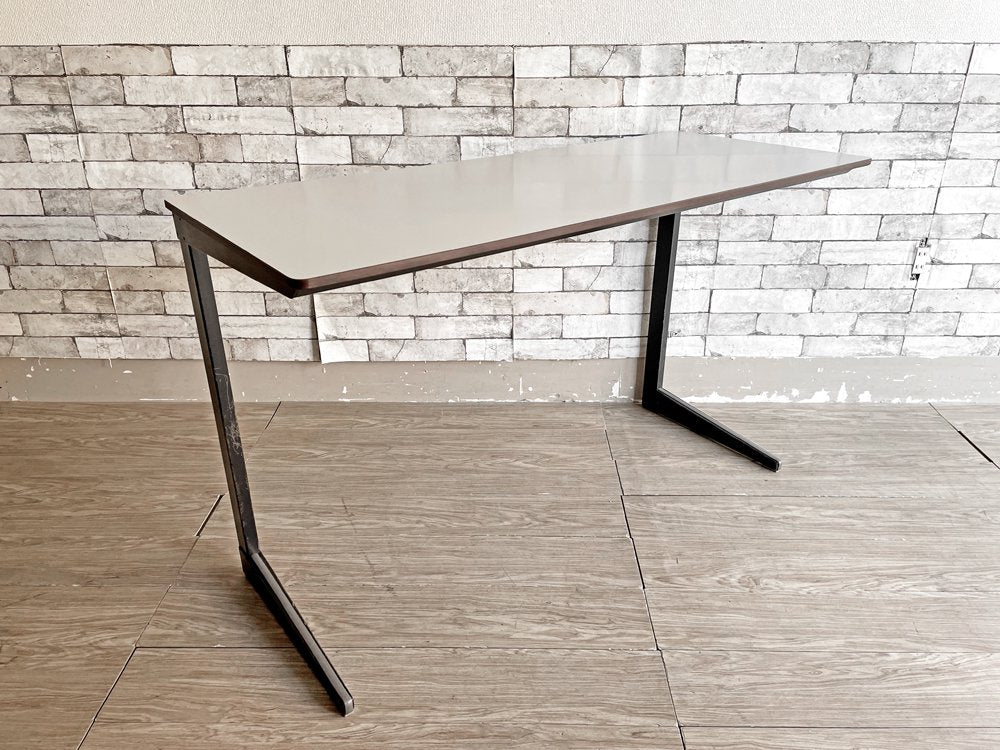 アーレンド・デ・シュルコ Ahrend de Cirkel ワークデスク Work Desk フリゾ・クラマー Friso Kramer メラミン天板×アイアン 工業系 オランダ ビンテージ 中古品 買い取りしました。